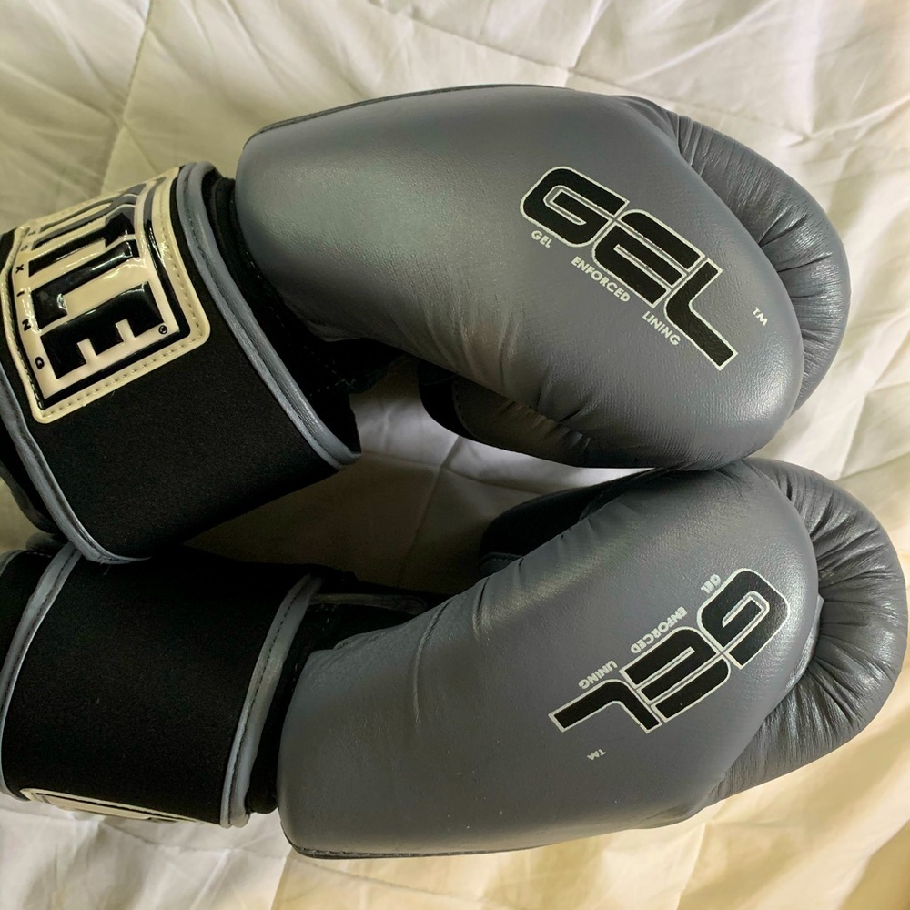 Title boxing gloves  Size XL